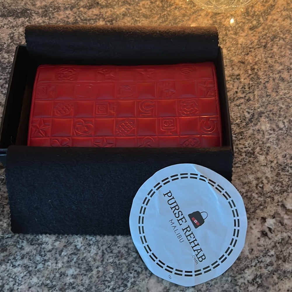 ❤️CHANEL BI FOLD LUCKY CHARM WALLET - Picture 11 of 13